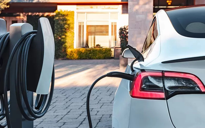 Professional Des Moines Tesla charging installers in WA near 98198